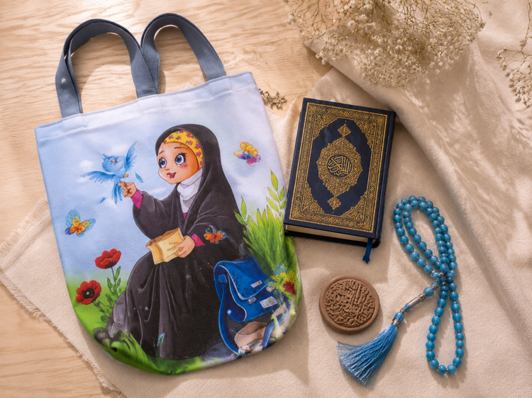 کیف مخصوص چادر نماز و ملزومات عبادت – طرح «فرشته کوچک» بانیپال